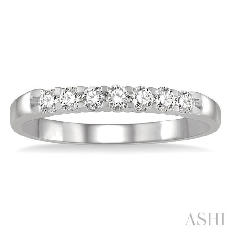 1/4 Ctw 7 Stone Round Cut Diamond Wedding Band in Platinum