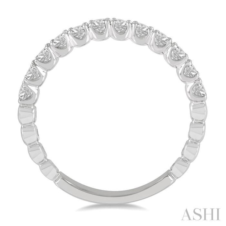 1/2 Ctw Lattice Round Cut Diamond Wedding Band in Platinum