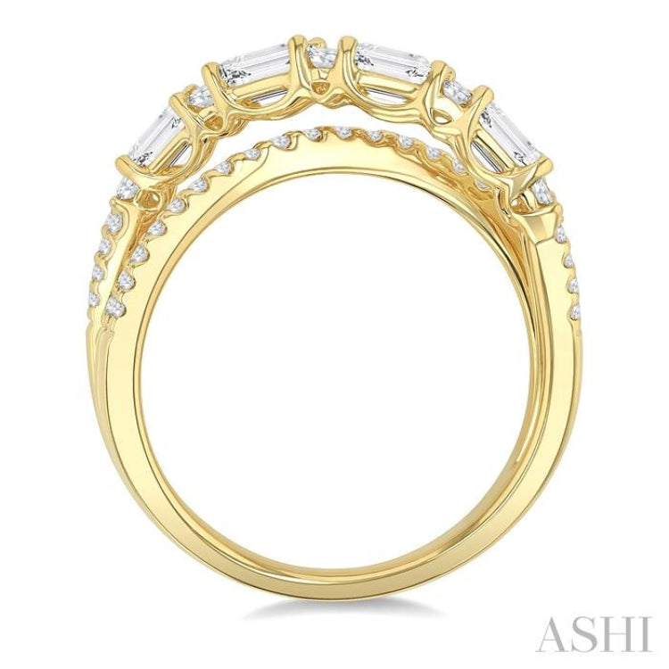 1 1/4 Ctw Emerald and Round Cut Diamond Split Crossover Fashion Ring in 14K Yellow Gold
