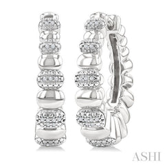 1/10 Ctw Bold Ribbed Round Cut Diamond Hoop Fashion Earrings in Sterling Silver