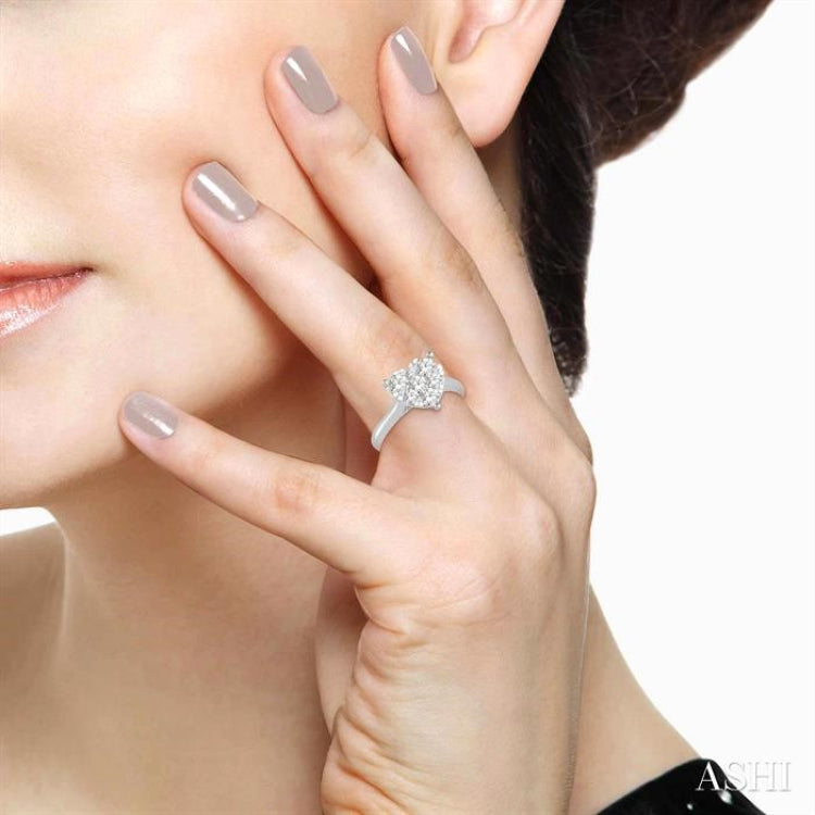 1/2 Ctw Round Cut Diamond Heart Shape Lovebright Ring in 14K White Gold