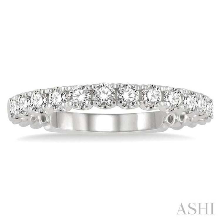 1/2 Ctw Lattice Round Cut Diamond Wedding Band in 14K White Gold