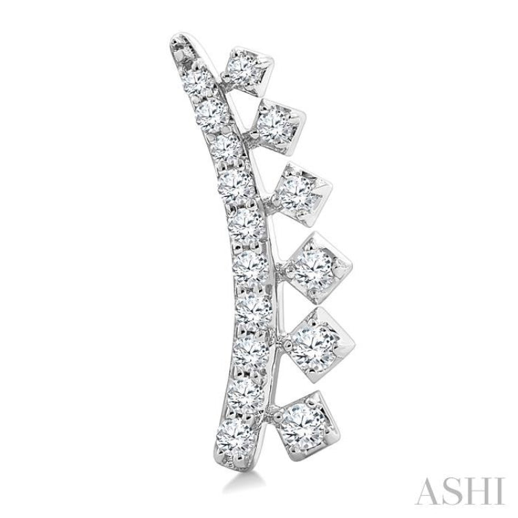 1/4 Ctw Curved Bar Geometric Round Cut Diamond Fashion Ear Climber in 14K White Gold