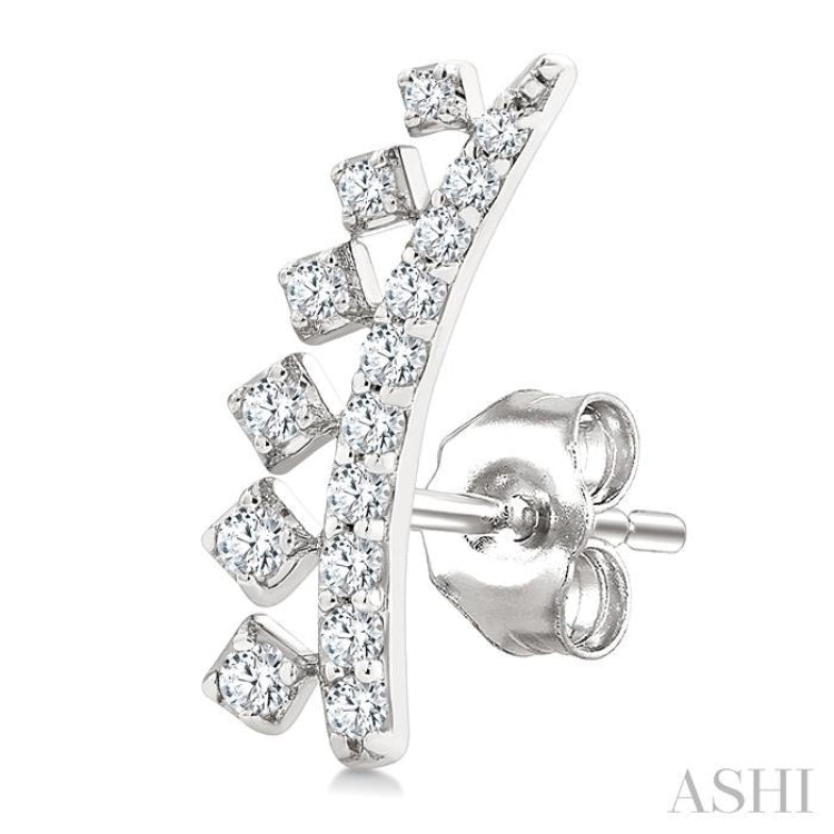 1/4 Ctw Curved Bar Geometric Round Cut Diamond Fashion Ear Climber in 14K White Gold