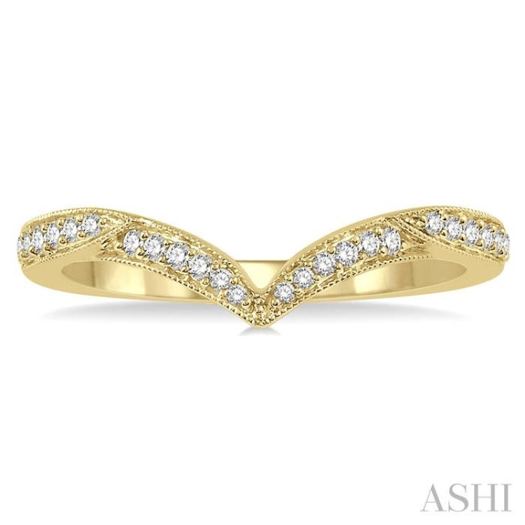 1/6 Ctw V-Shape Center Round Cut Diamond Wedding Band in 14K Yellow Gold