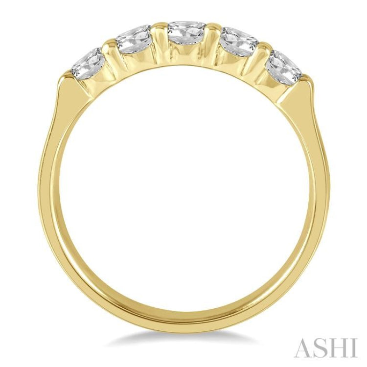 3/4 Ctw 5 Stone Round Cut Diamond Wedding Band in 14K Yellow Gold
