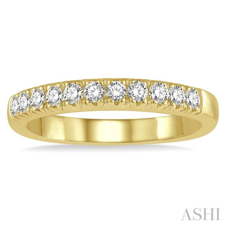 1/3 Ctw 11 Stone Round Cut Diamond Wedding Band in 14K Yellow Gold