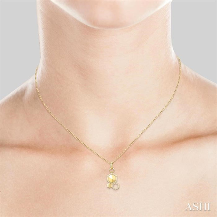 1/4 Ctw Hexagon Motif Round Cut Diamond Fashion Pendant With Chain in 14K Yellow Gold