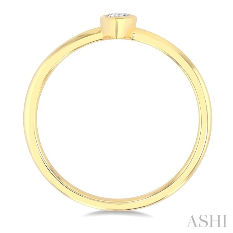 1/6 Ctw Petite Bezel Set Pear Cut Diamond Fashion Ring in 10K Yellow Gold