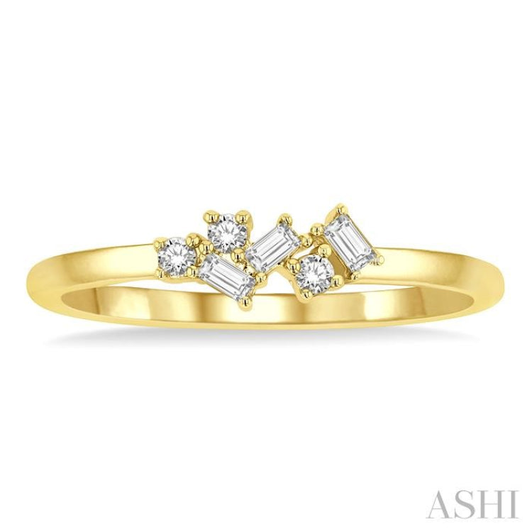 1/8 Ctw Scatter Baguette and Round Cut Diamond Petite Fashion Ring in 14K Yellow Gold